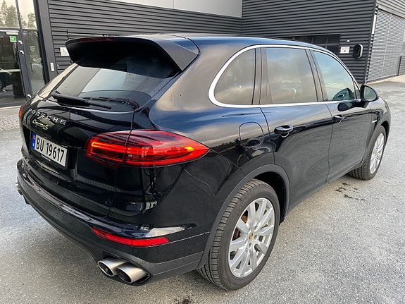 Porsche Cayenne 6 of 30
