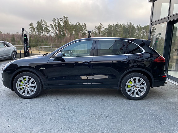 Porsche Cayenne 4 of 30