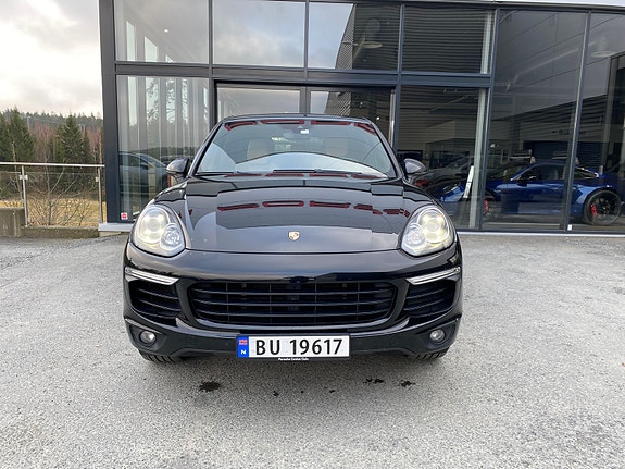 Porsche Cayenne 11 of 30