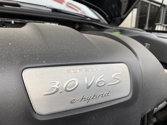 Porsche Cayenne 13 of 30