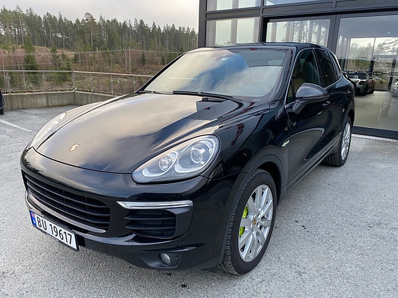 Porsche Cayenne 3 of 30