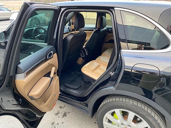 Porsche Cayenne 15 of 30