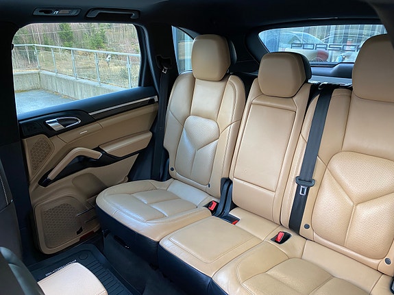 Porsche Cayenne 19 of 30