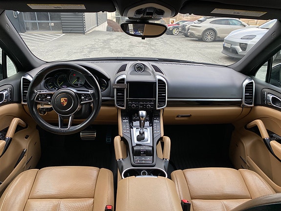 Porsche Cayenne 20 of 30