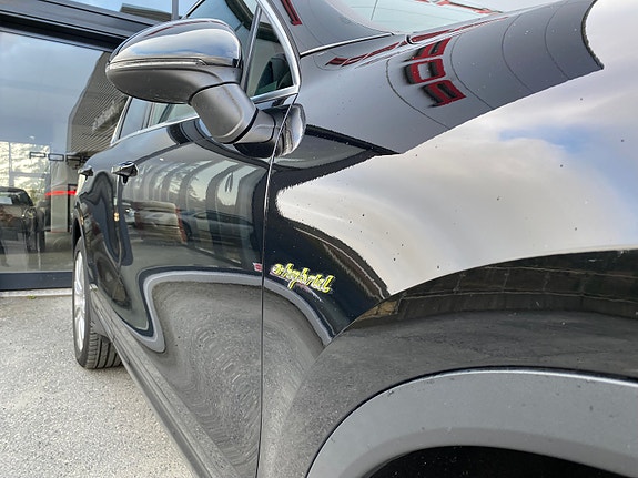 Porsche Cayenne 9 of 30