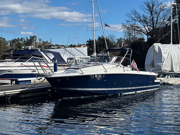 2008 Nimbus 300R, ny komplett D6-370 motor 2017, se den på Holmen Yachtværft.