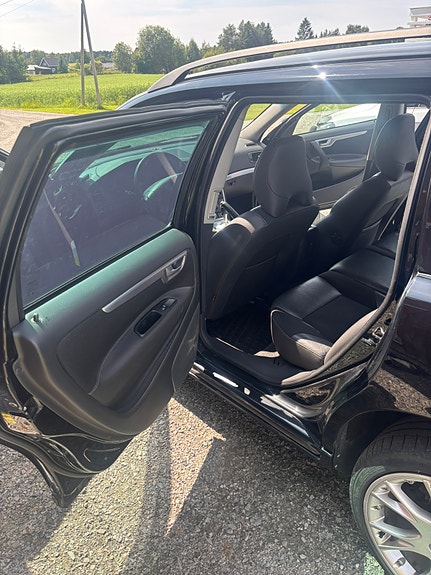 Volvo V70 11 of 17