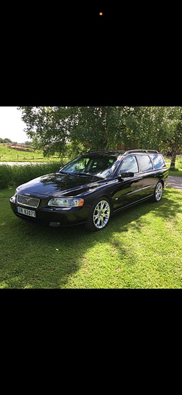 Volvo V70 2 of 17