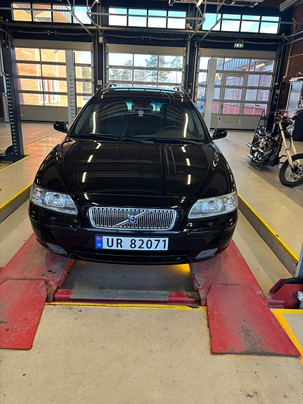 Volvo V70 4 of 17