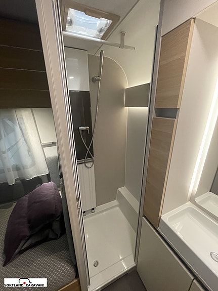 Adria Adora 572 UT  Overståer kampanje 12 of 18