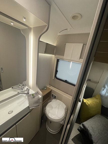 Adria Adora 572 UT  Overståer kampanje 11 of 18