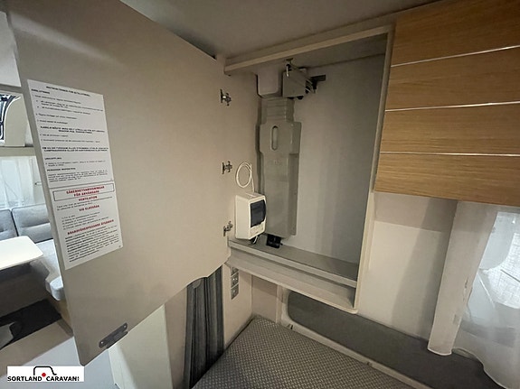 Adria Adora 572 UT  Overståer kampanje 15 of 18