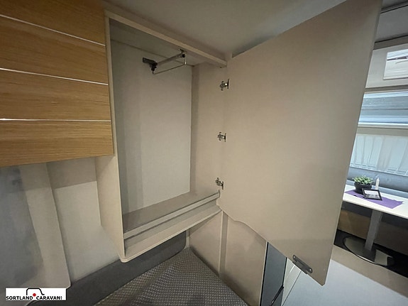 Adria Adora 572 UT  Overståer kampanje 14 of 18