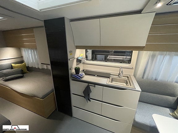 Adria Adora 572 UT  Overståer kampanje 7 of 18