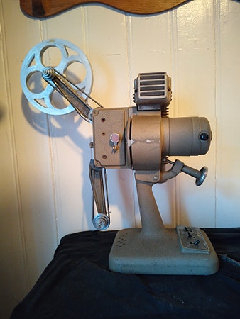 Vintage 16 mm projektor JP50 med Angénieux‑objektiv, full fungerende