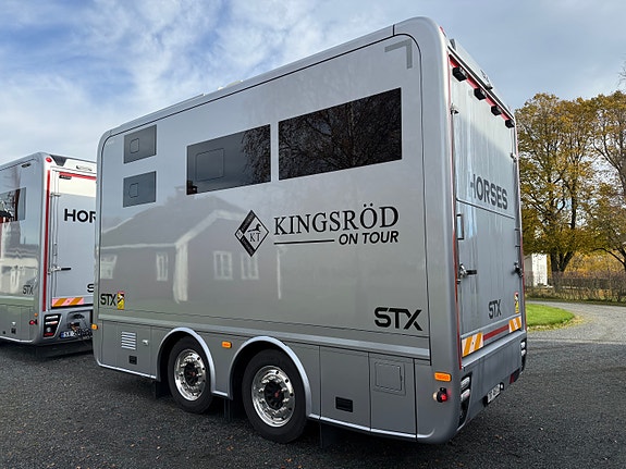 STX 4 horse trailer