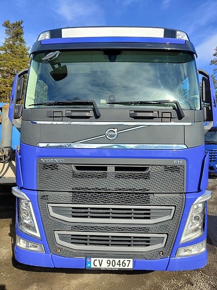 Volvo FH540 2 of 13