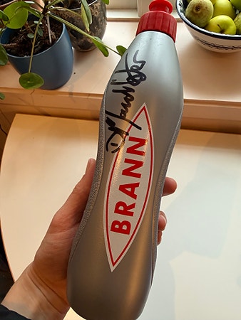 Brann drikkeflaske med autograf