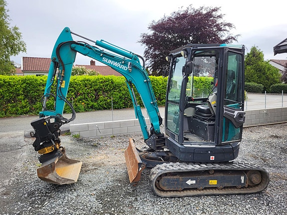 Sunward SWE25UF Engcon rotortil