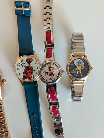 Klokkeparti dame – retro, mote og motivur selges samlet