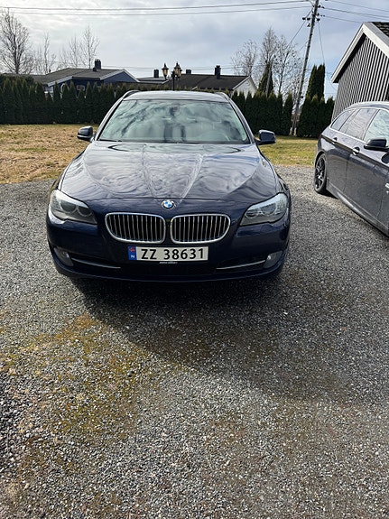 BMW 520d 3 of 5
