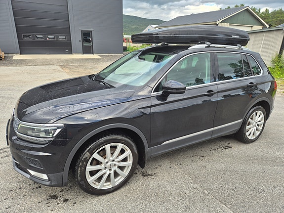 Volkswagen Tiguan 2 of 5
