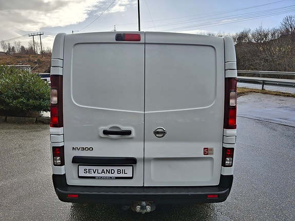 Nissan NV300 5 of 5