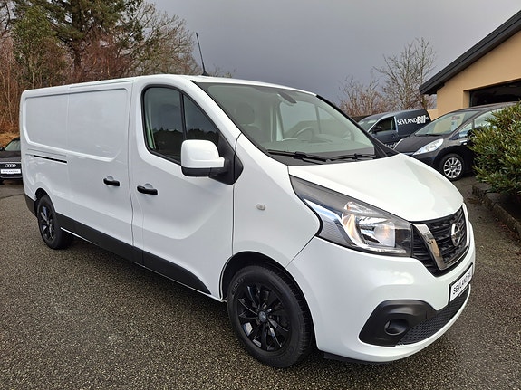 Nissan NV300 3 of 5