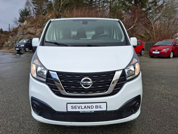 Nissan NV300 2 of 5