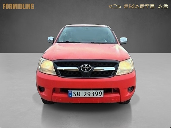 Toyota HiLux 2 of 13