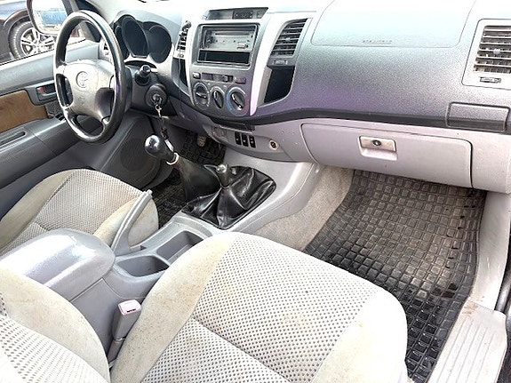 Toyota HiLux 13 of 13