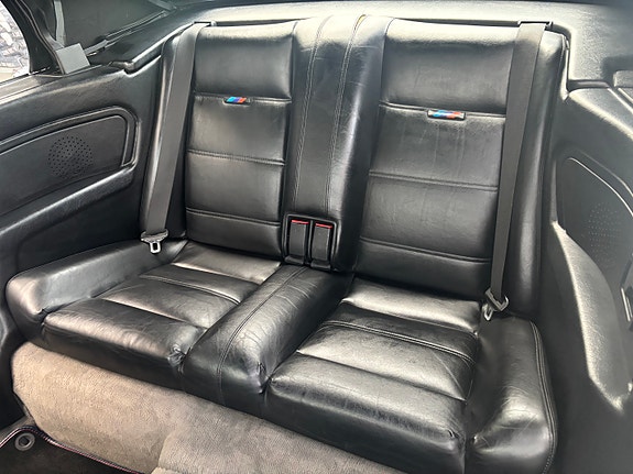 BMW 320i 27 of 28