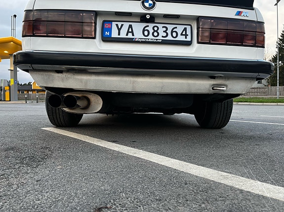 BMW 320i 16 of 28