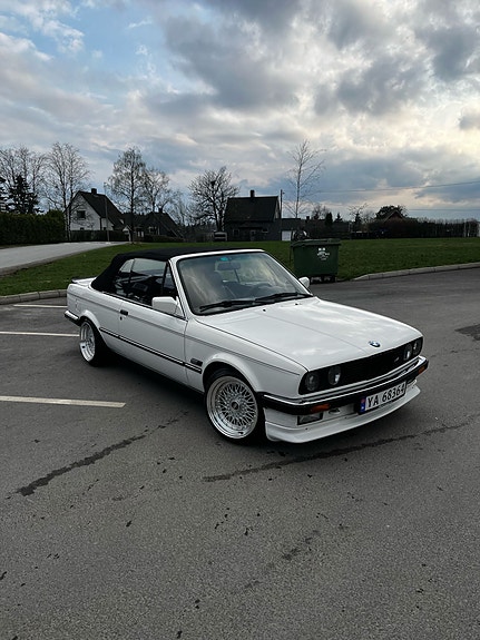 BMW 320i 19 of 28