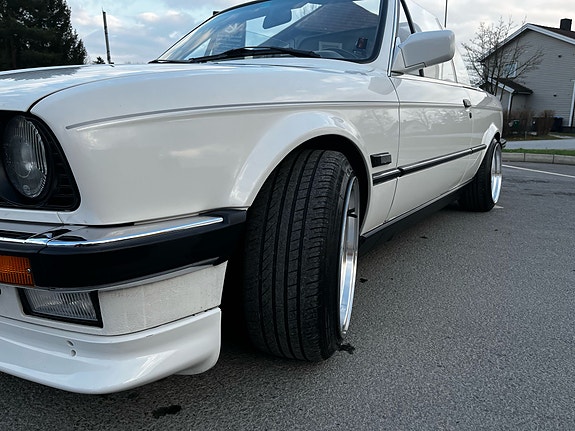 BMW 320i 13 of 28