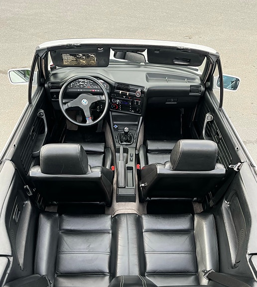 BMW 320i 25 of 28