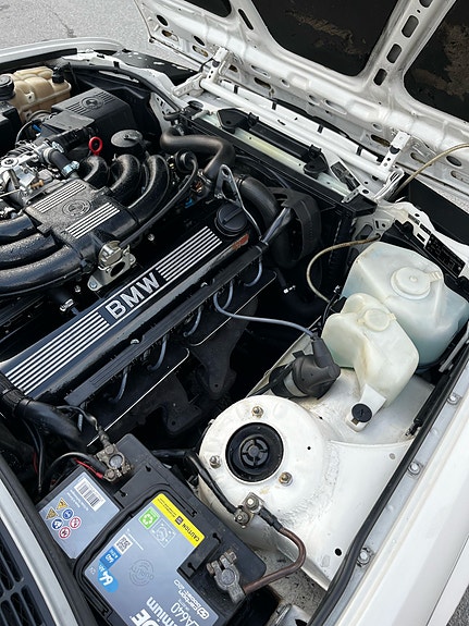 BMW 320i 8 of 28