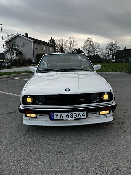BMW 320i 17 of 28