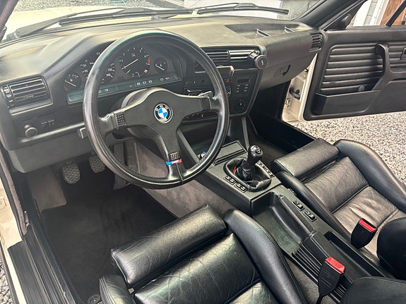 BMW 320i 28 of 28