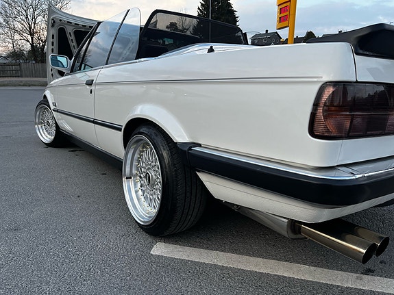 BMW 320i 10 of 28