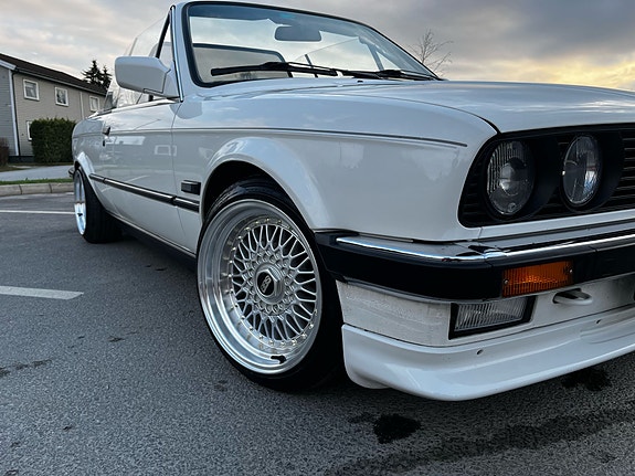 BMW 320i 14 of 28