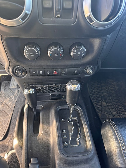 Jeep Wrangler 11 of 27