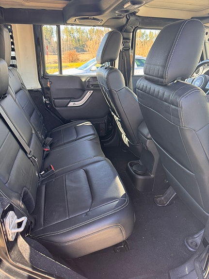 Jeep Wrangler 14 of 27