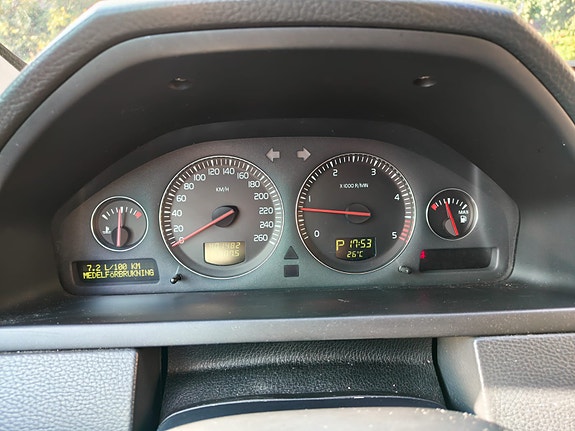 Volvo XC90 9 of 26