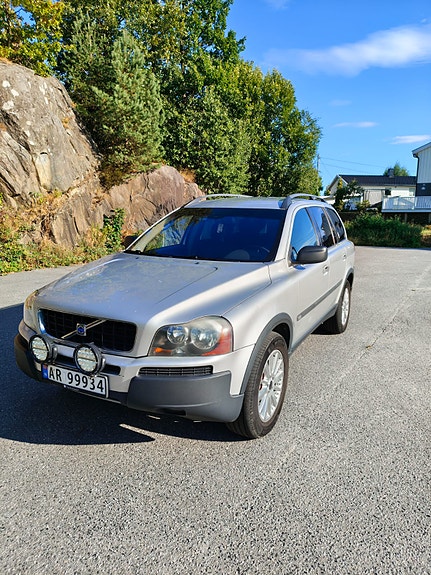Volvo XC90 2 of 26
