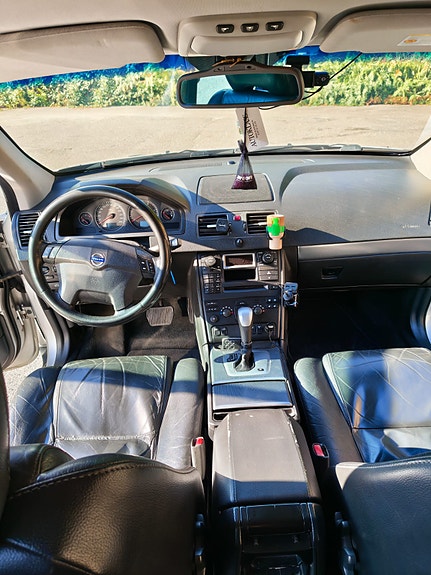 Volvo XC90 4 of 26