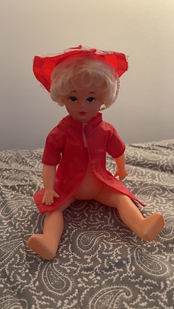 Retro Vintage leke Dukke plast med blondt hår rød kjole og hatt