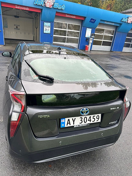 Toyota Prius 7 of 14