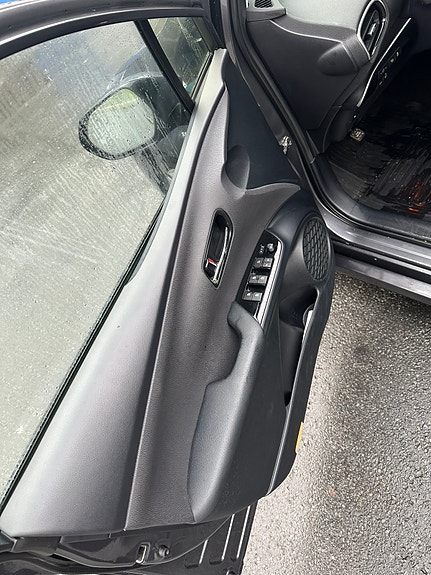 Toyota Prius 3 of 14