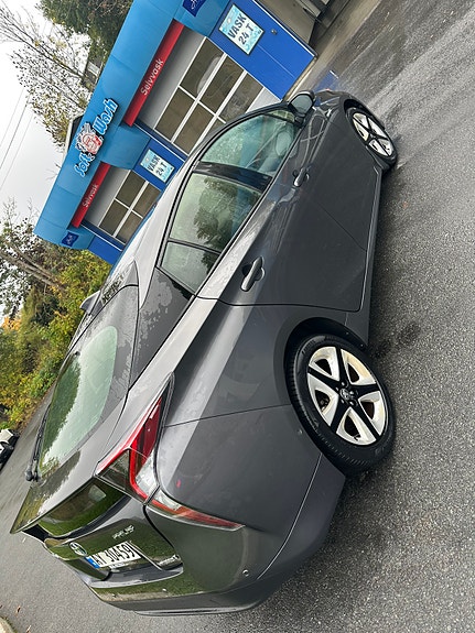 Toyota Prius 6 of 14